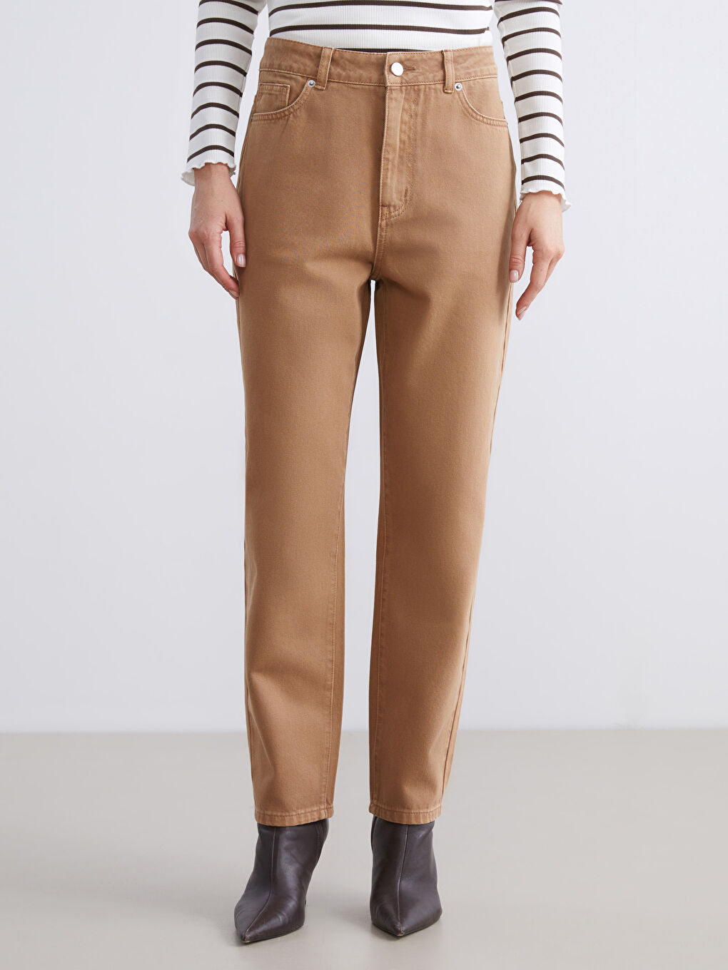 جينز بقصّة الأم للسيدات-1