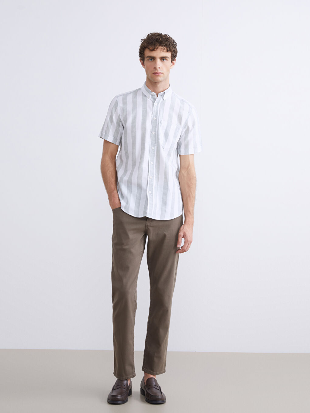 Yeşil Regular Fit Kısa Kollu Çizgili Armürlü Erkek Gömlek-1