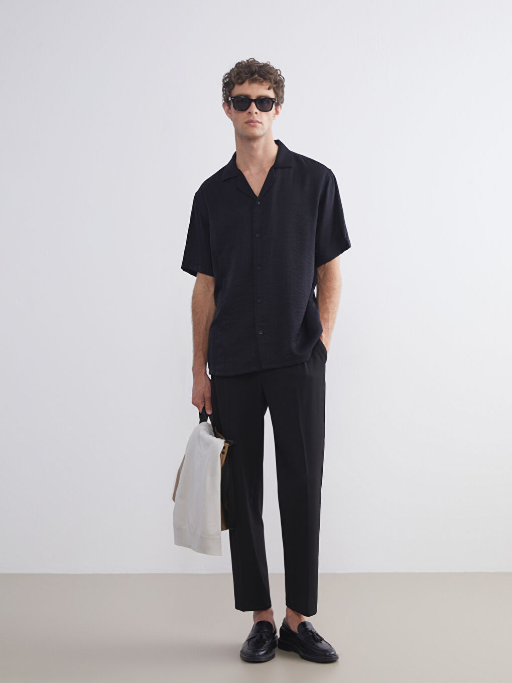 Siyah Regular Fit Resort Yaka Kısa Kollu Erkek Gömlek-1