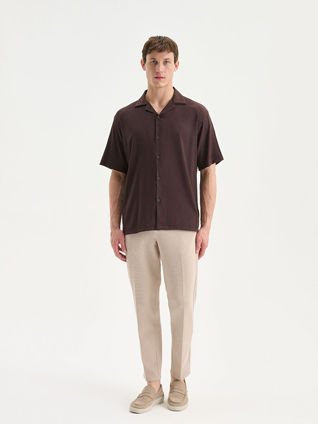 Kahverengi Regular Fit Kısa Kollu Erkek Dokulu Gömlek-1