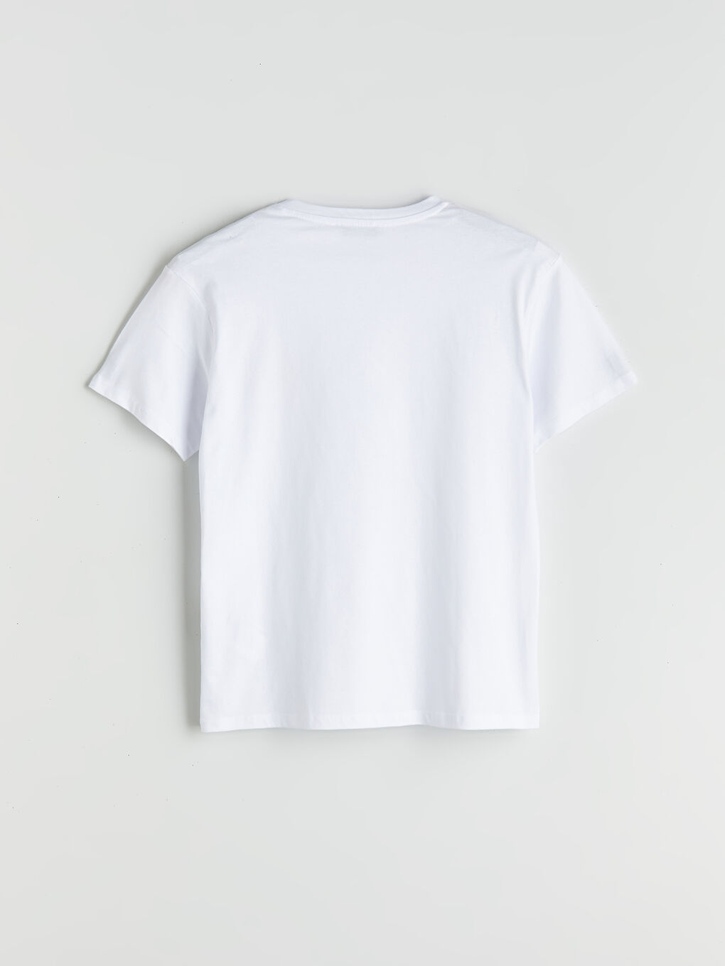 Beyaz Bisiklet Yaka Nakışlı Kadın Tişört-5