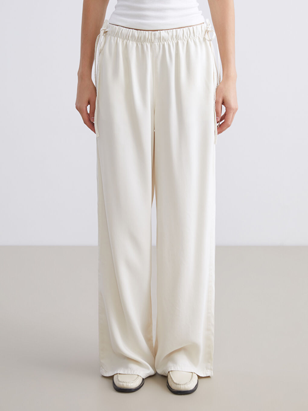 Beyaz Beli Lastikli Wideleg Kadın Jean Pantolon-1