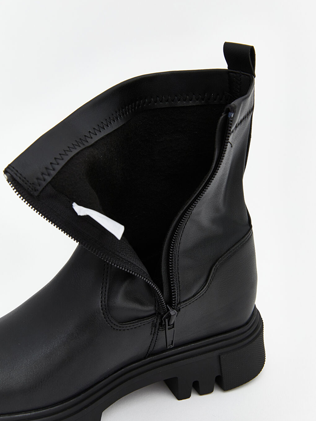 Siyah Deri Görünümlü Kadın Bot-6