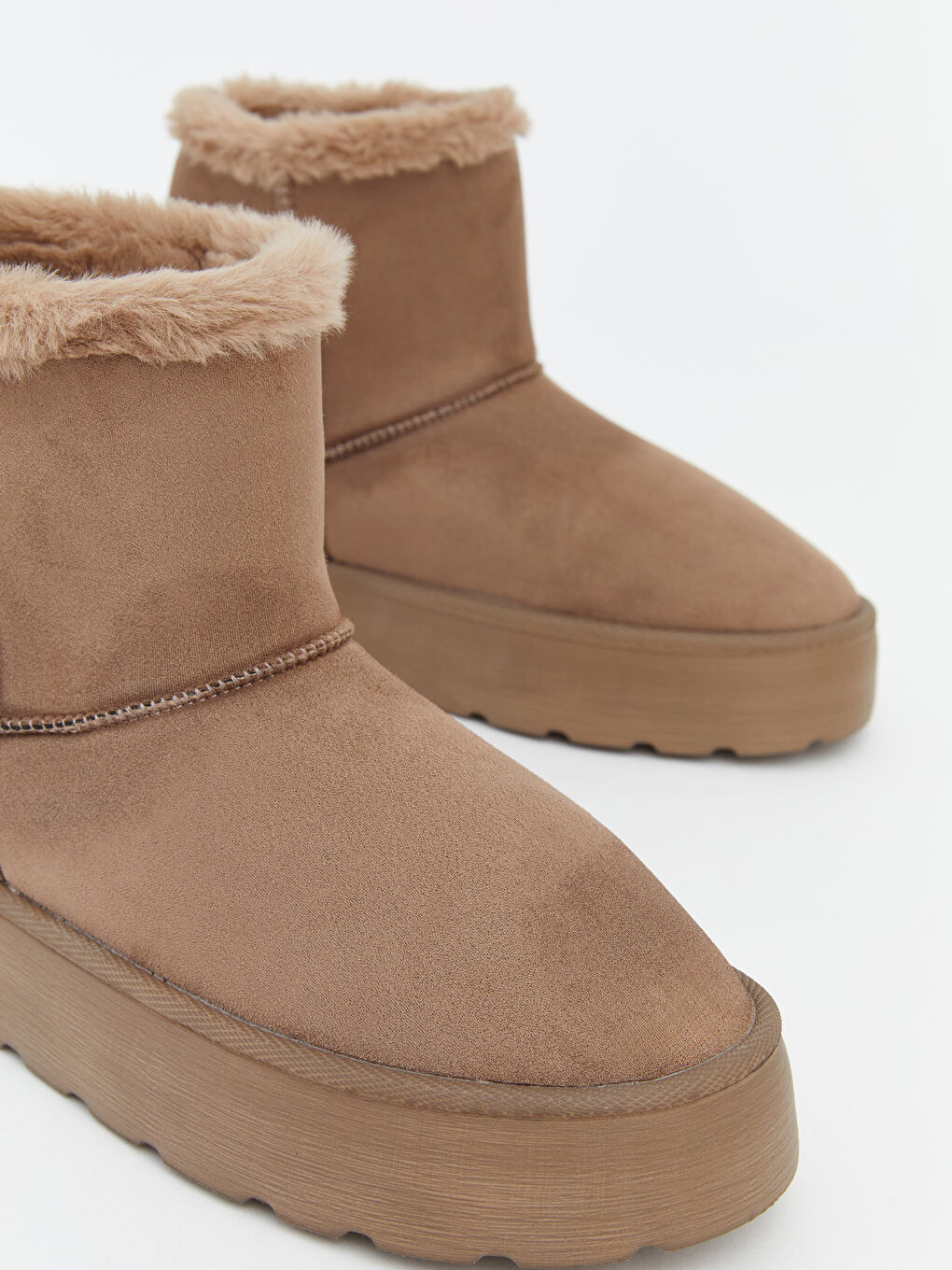 Kahverengi İçi Kürklü Kadın Bot-2