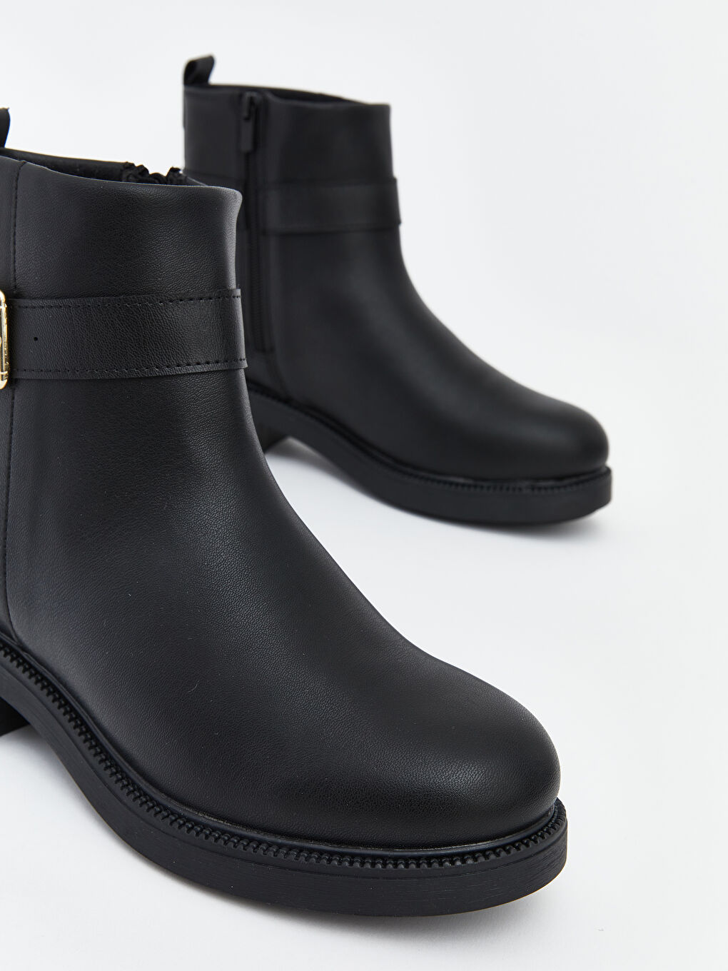 Ботуши с ток от изкуствена кожа за жени-2