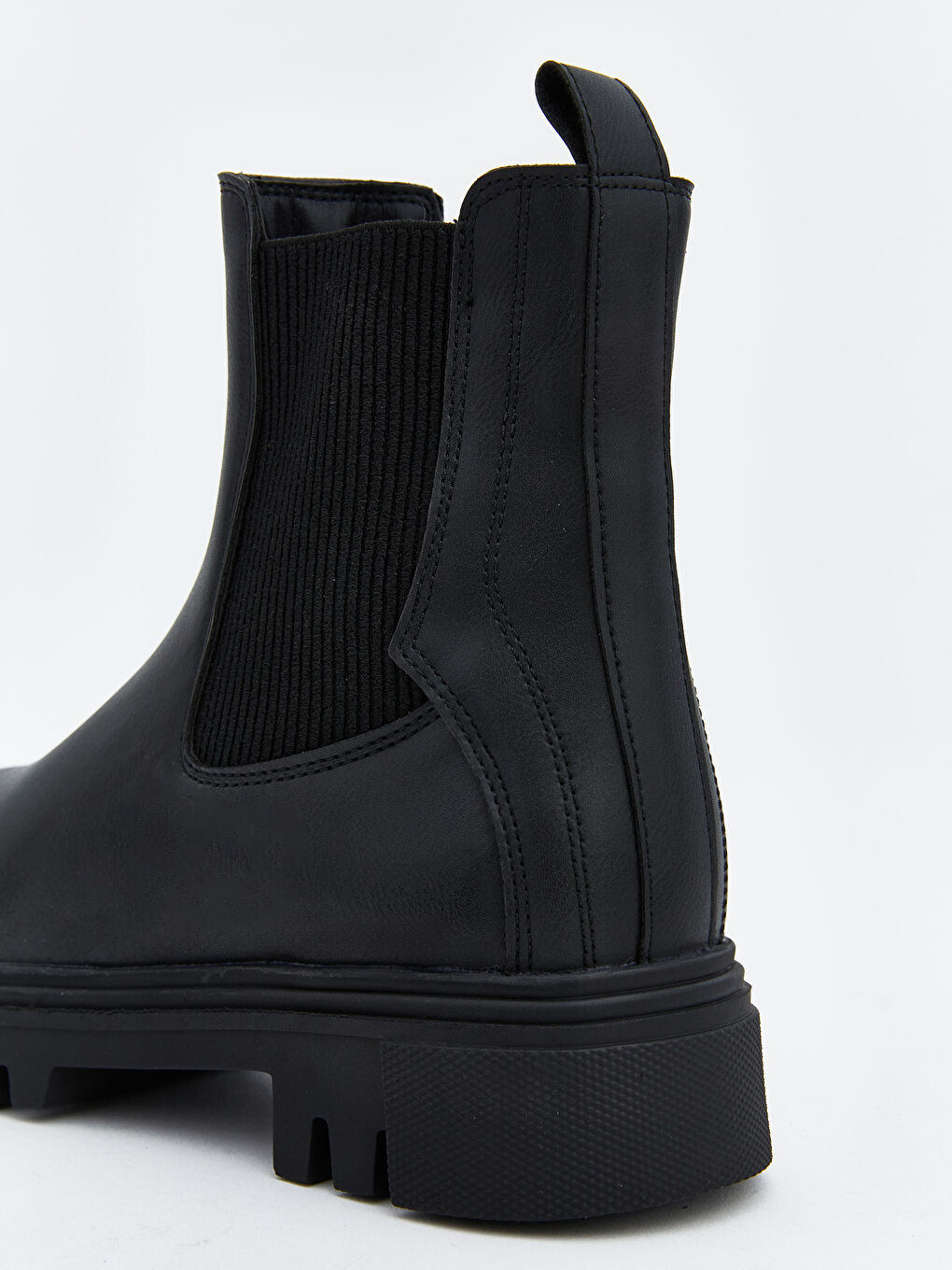 Siyah Deri Görünümlü Kadın Bot-4