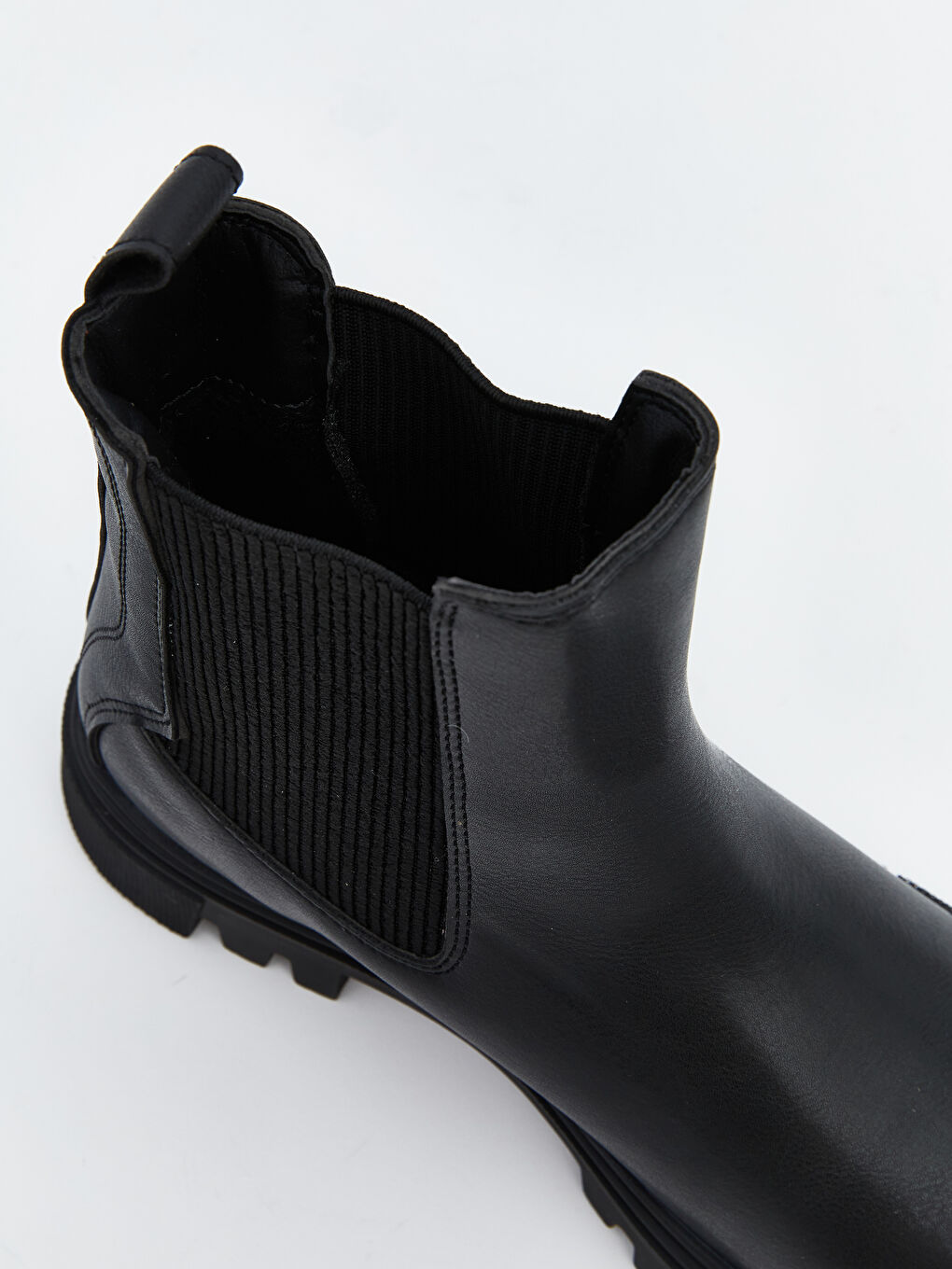 Siyah Deri Görünümlü Kadın Bot-5