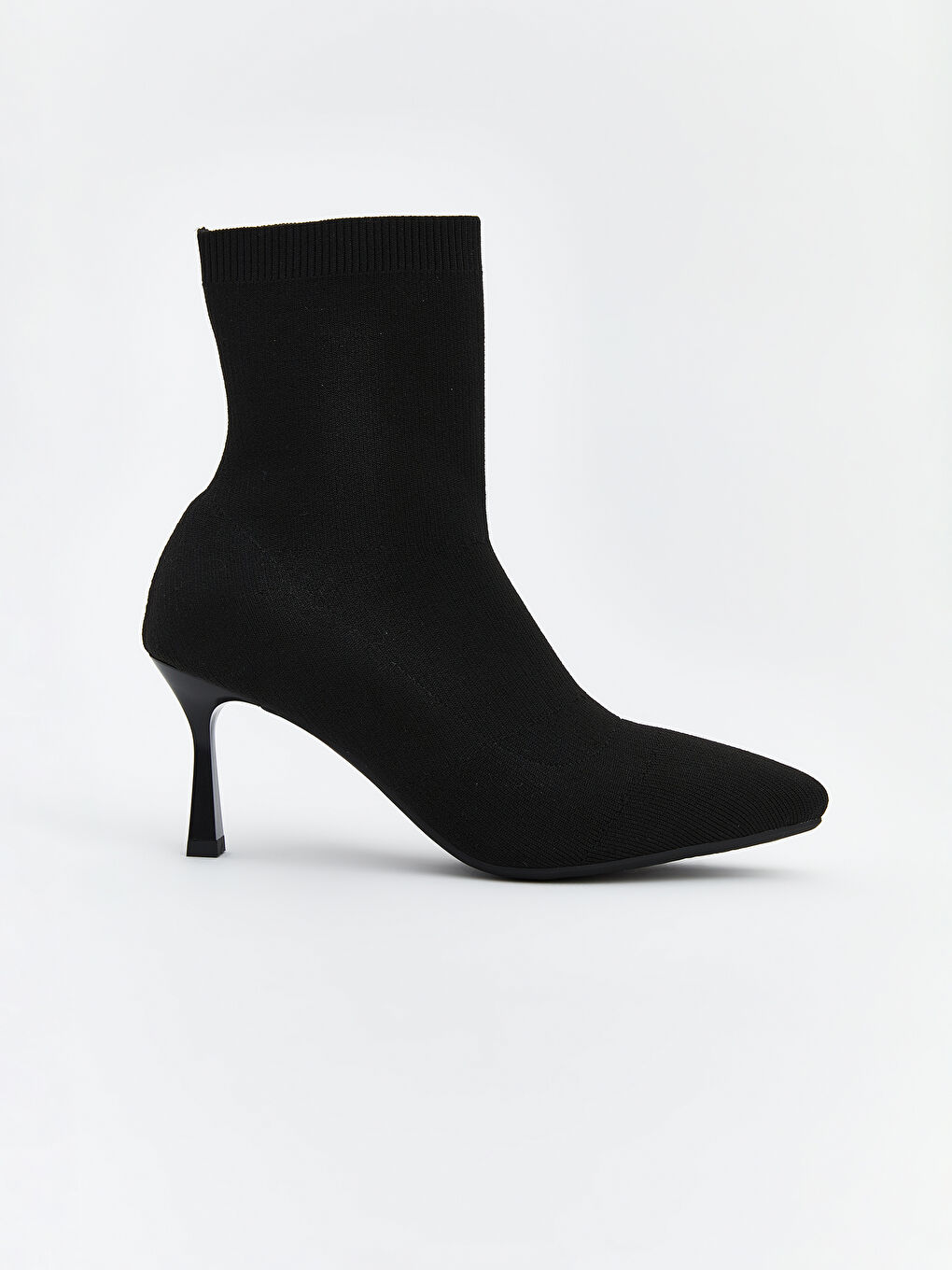 Siyah Süet Görünümlü Kadın Topuklu Bot-1