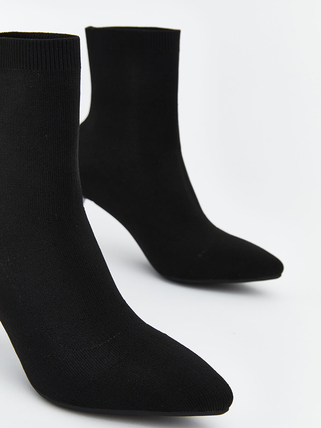 Siyah Süet Görünümlü Kadın Topuklu Bot-2