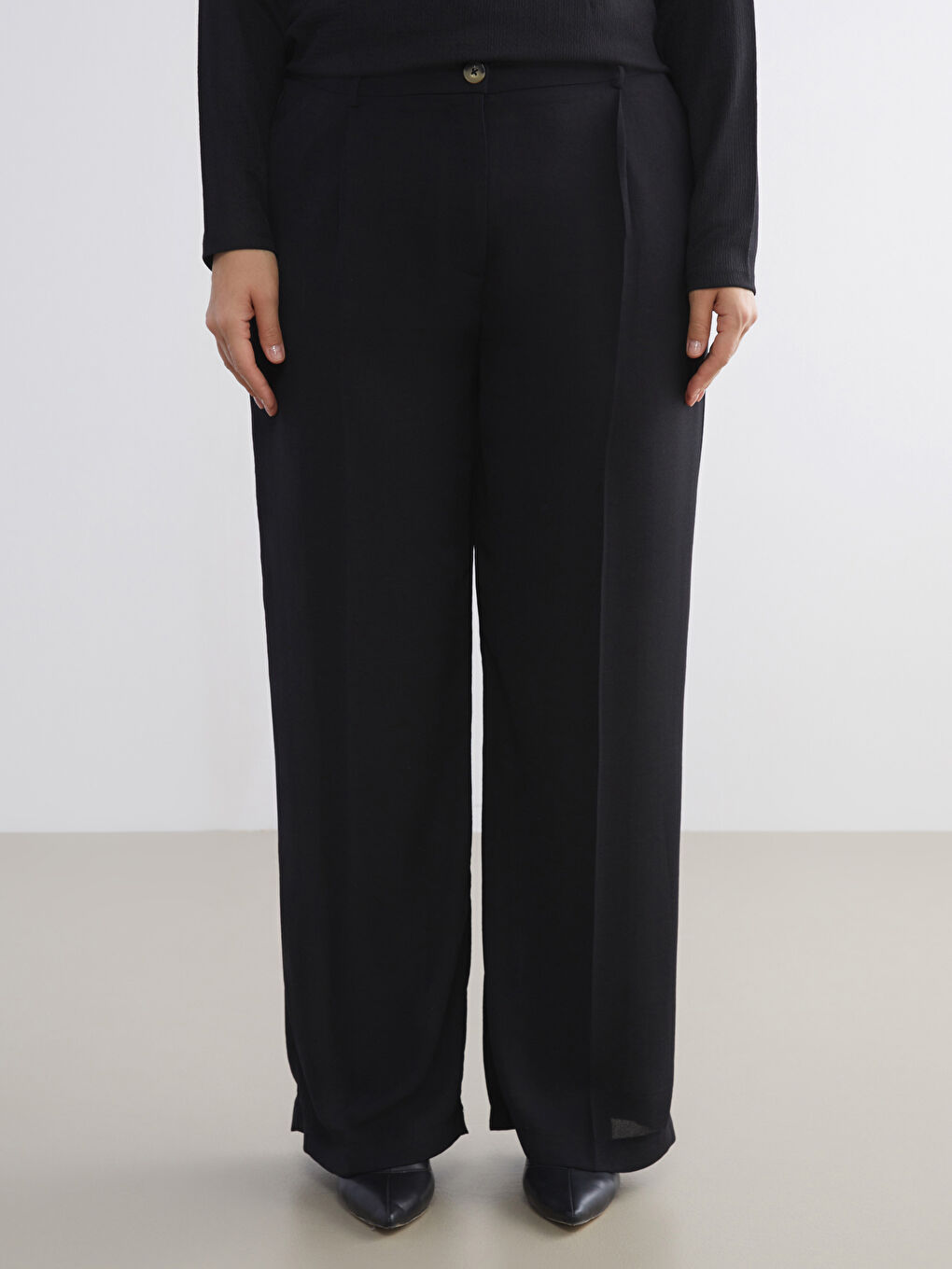 Siyah Beli Lastikli Geniş Paça Kadın Pileli Pantolon-5