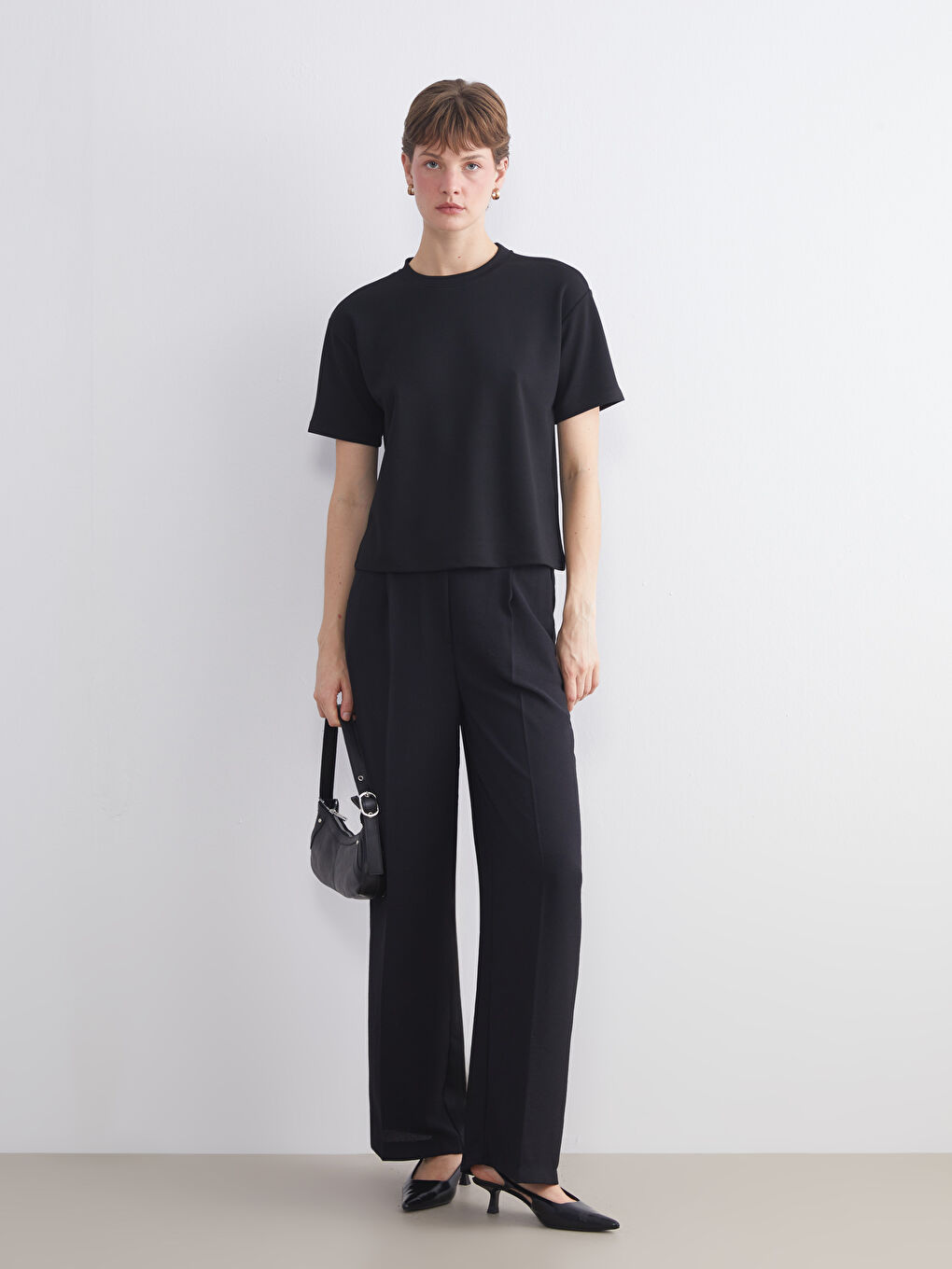 Siyah Beli Lastikli Geniş Paça Kadın Pileli Pantolon