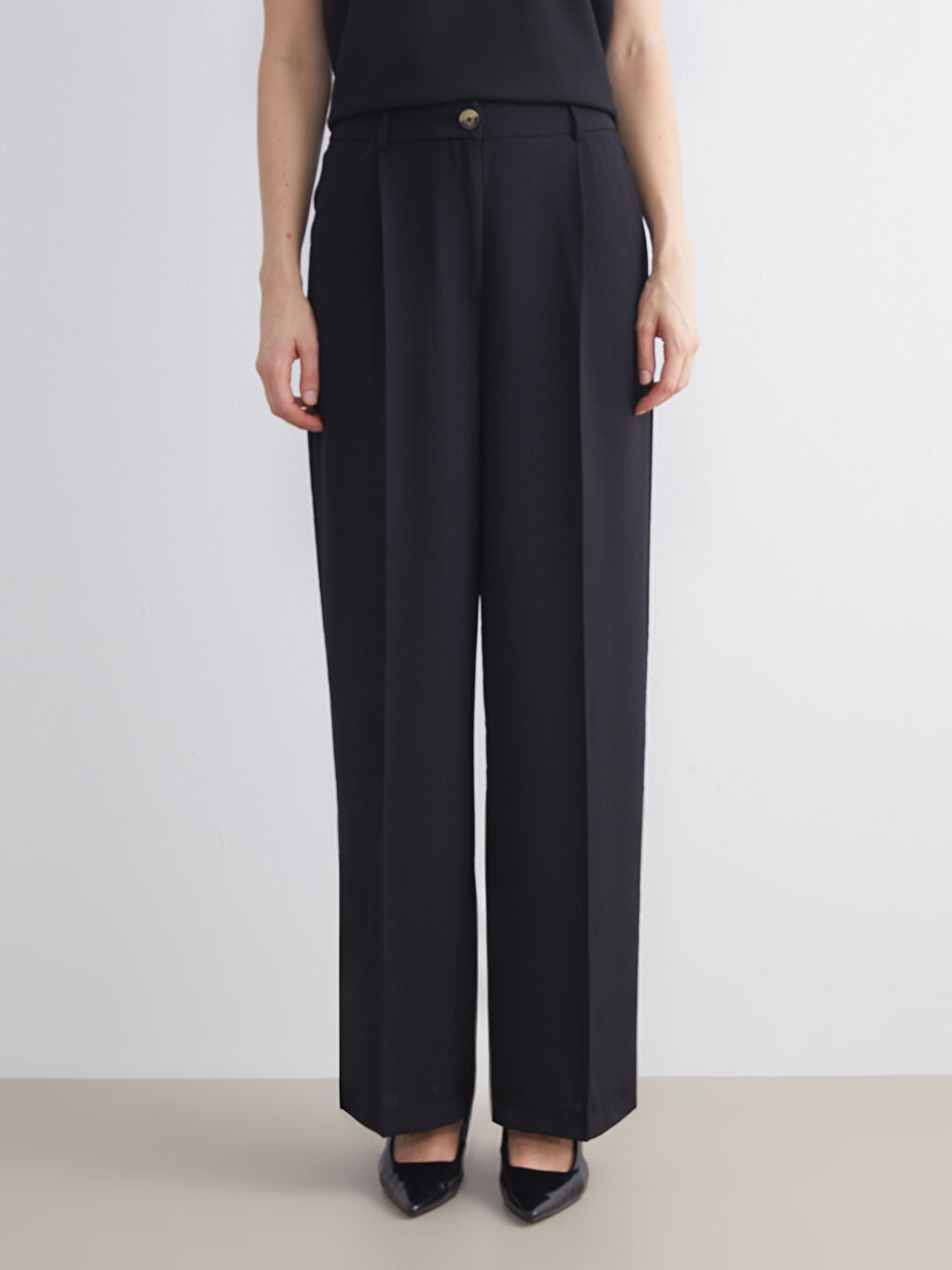 Siyah Beli Lastikli Geniş Paça Kadın Pileli Pantolon-2