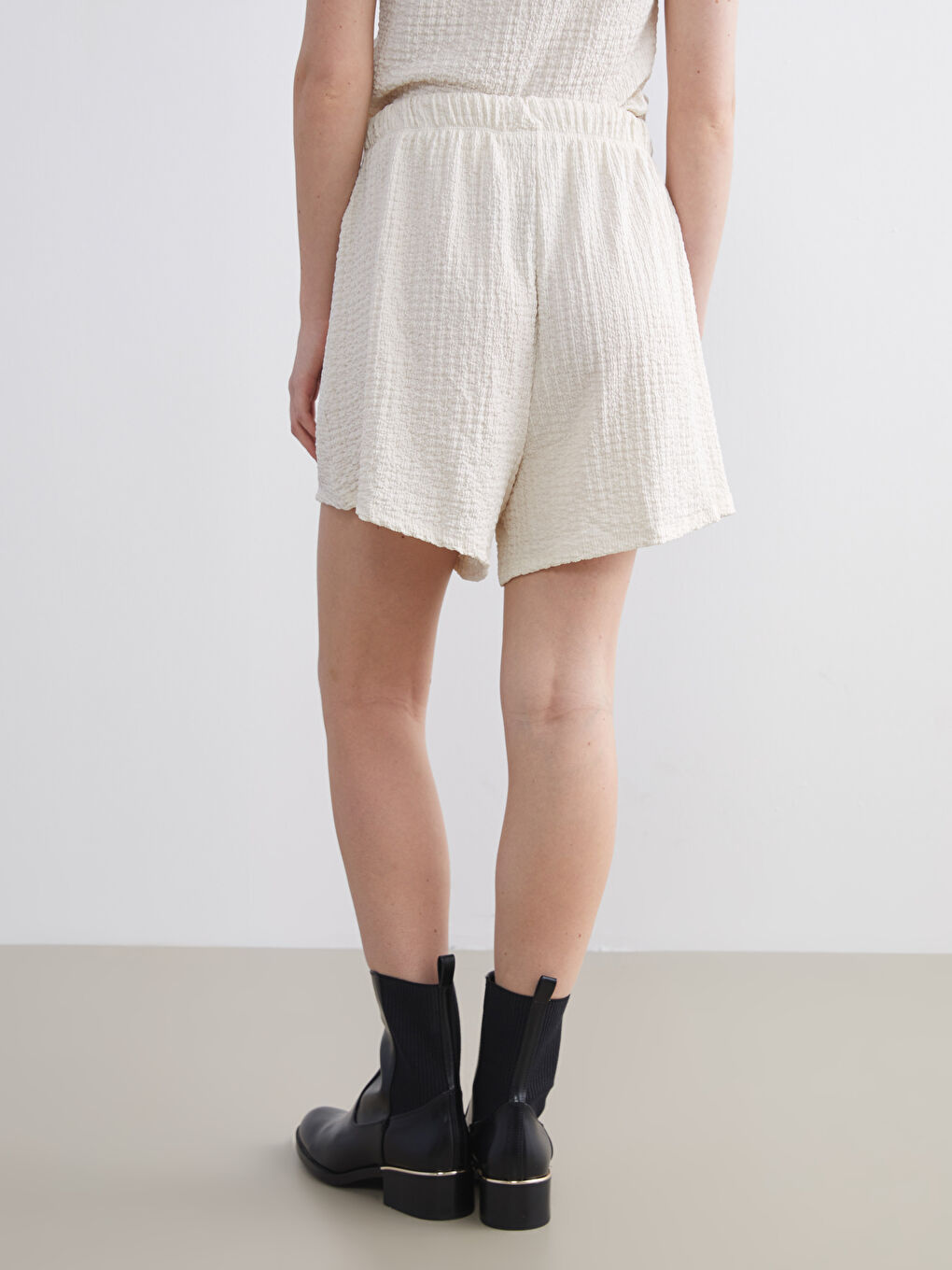 Elasticated Waist Textured Women's Shorts-3
