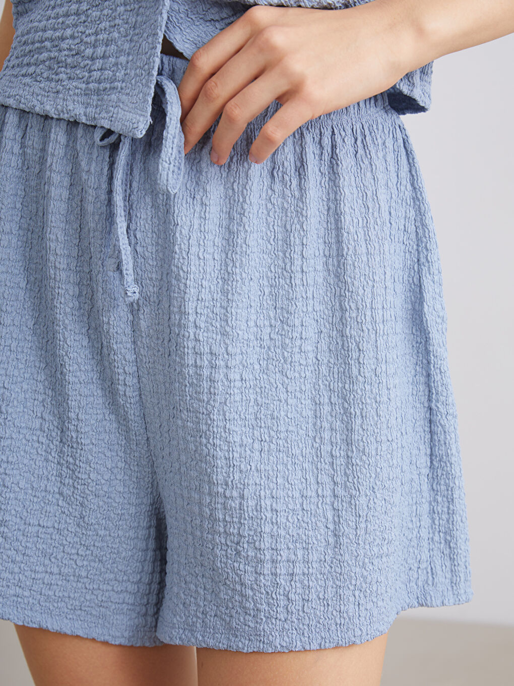 Elasticated Waist Textured Women's Shorts-2