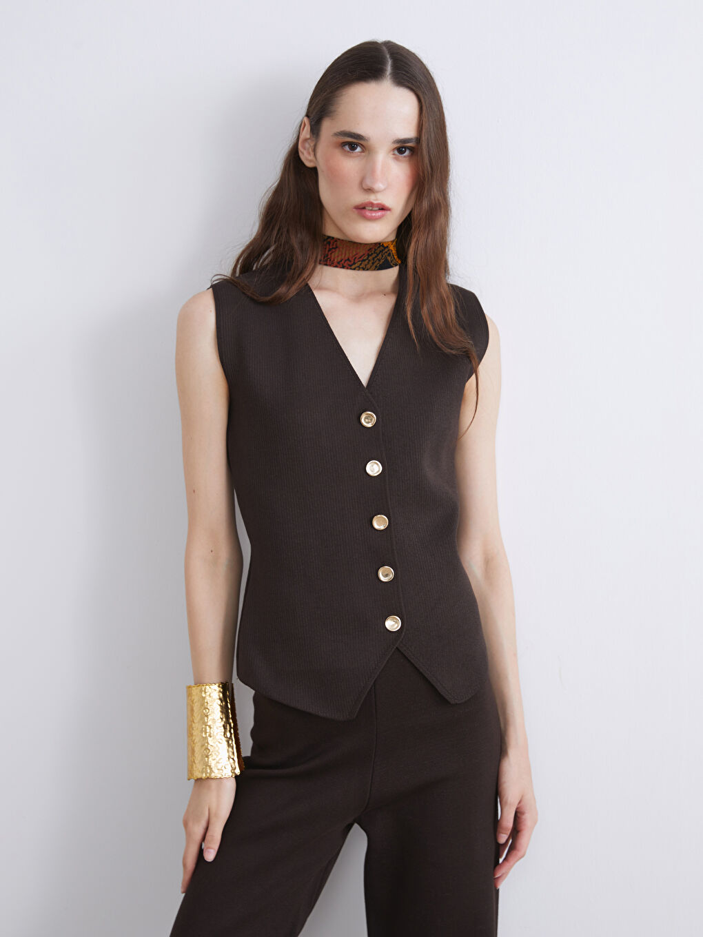 Kahverengi V Yaka Kadın Triko Yelek