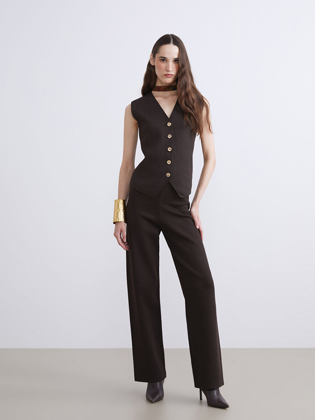 Kahverengi V Yaka Kadın Triko Yelek-1