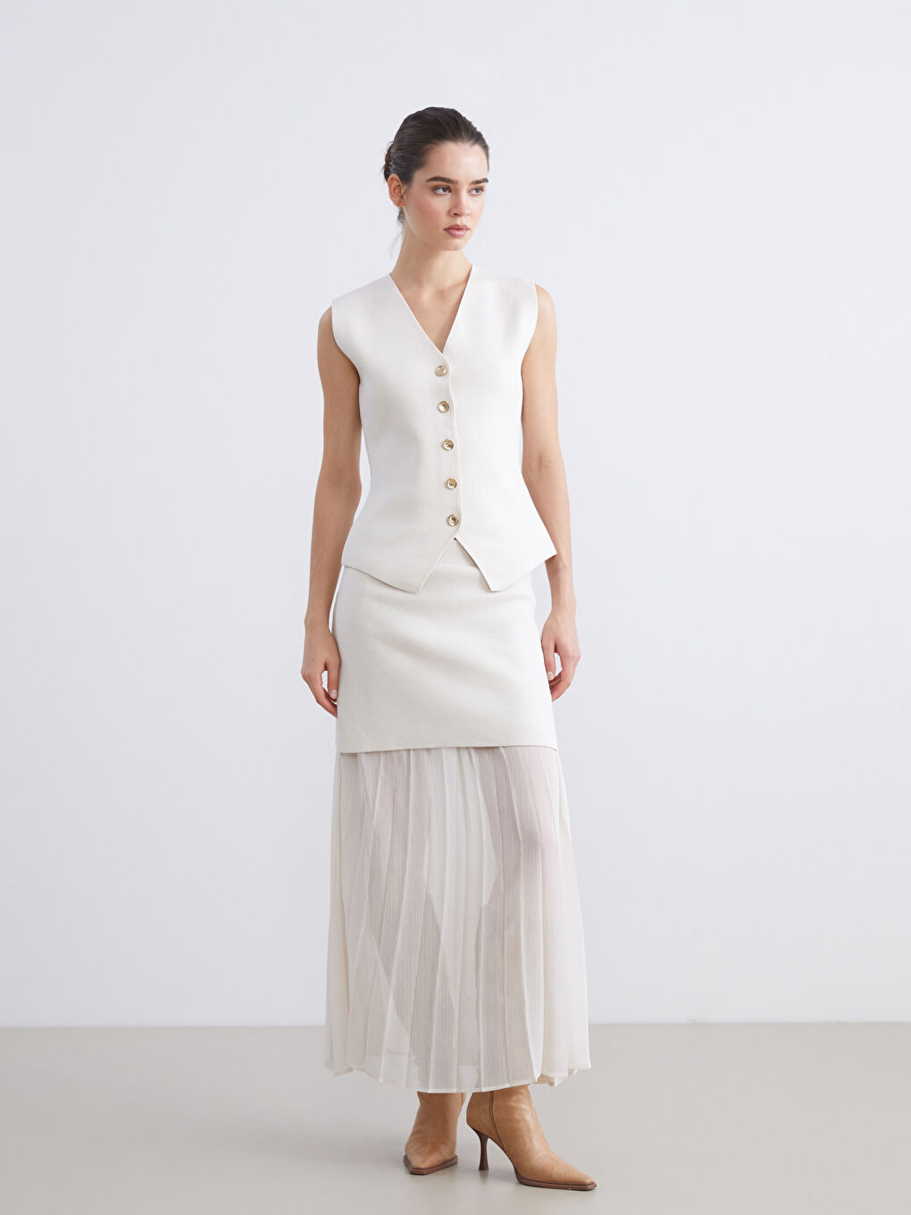 Жилет из трикотажа с V-образным вырезом для женщин-1