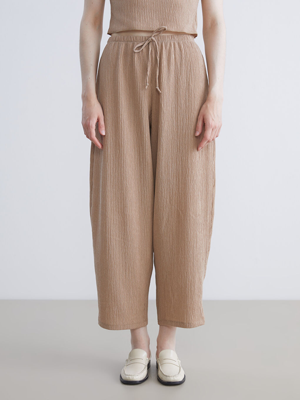 Bej Beli Lastikli Dokulu Kadın Pantolon-1