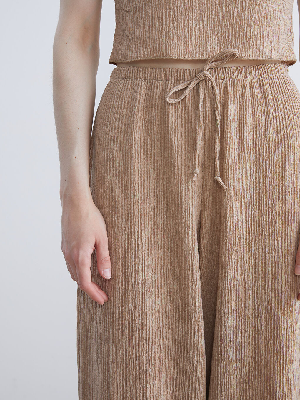 Bej Beli Lastikli Dokulu Kadın Pantolon-2