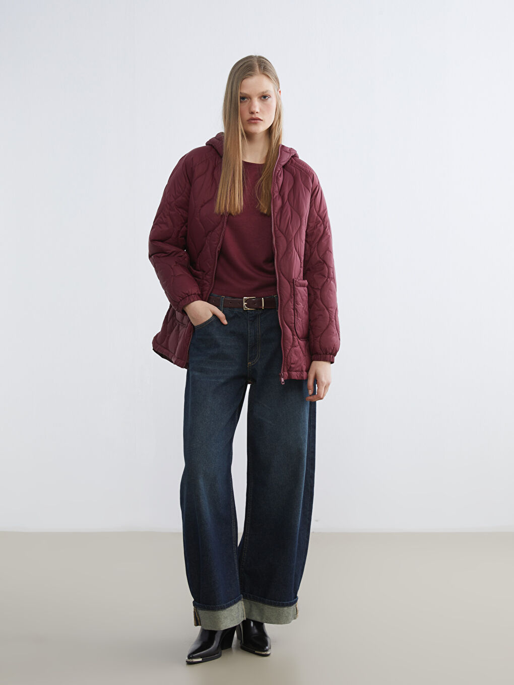 Bordo Kapüşonlu Kapitone Kadın Şişme Mont-1