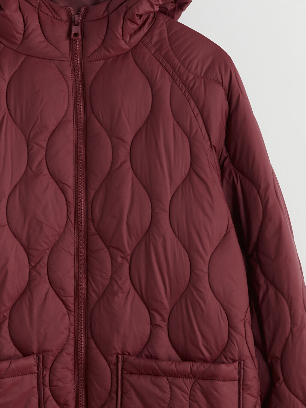 Bordo Kapüşonlu Kapitone Kadın Şişme Mont-7