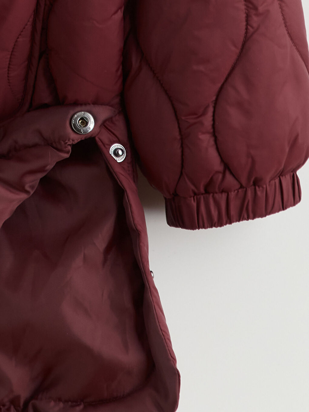 Bordo Kapüşonlu Kapitone Kadın Şişme Mont-8