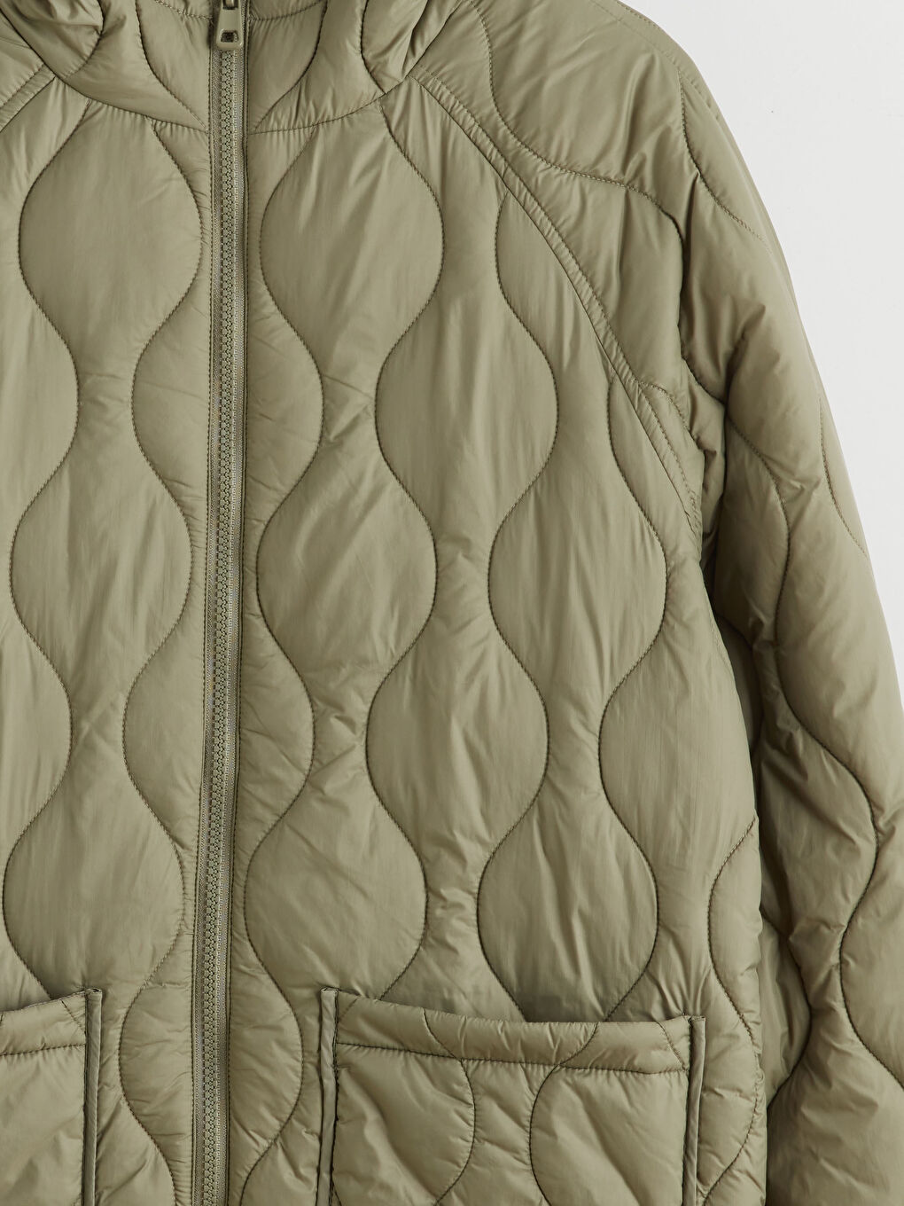 Haki Kapüşonlu Kapitone Kadın Şişme Mont-7