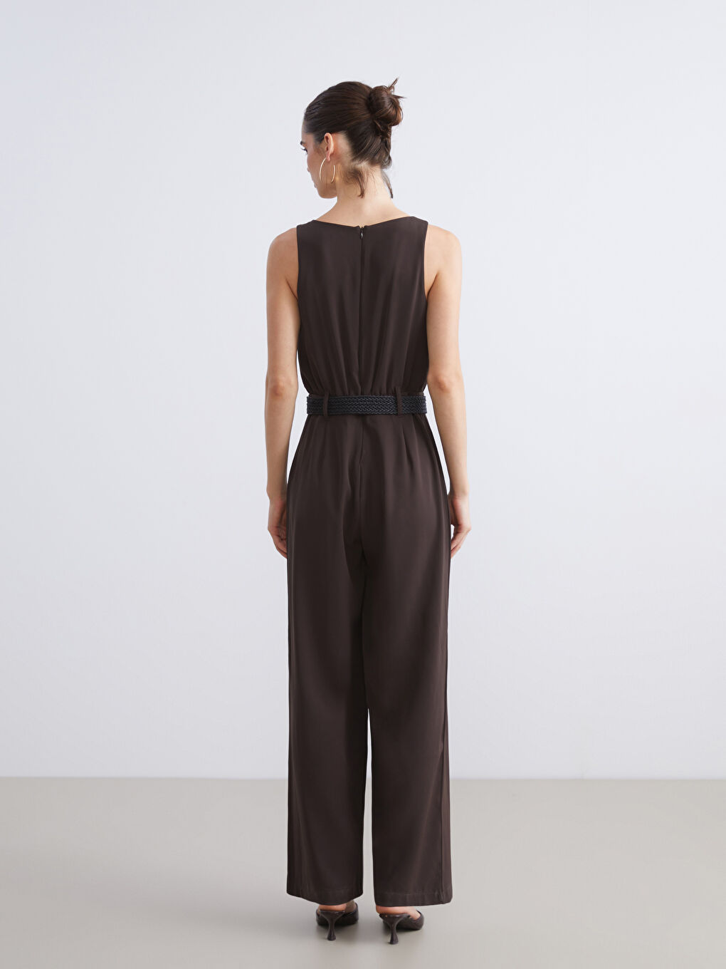 Kahverengi U Yaka Kemerli Kadın Tulum-3