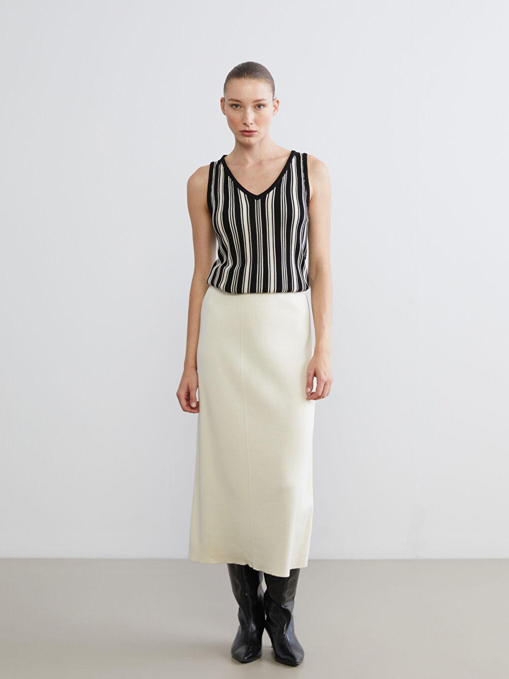 Ekru V Yaka Çizgili Kadın Triko Atlet-2