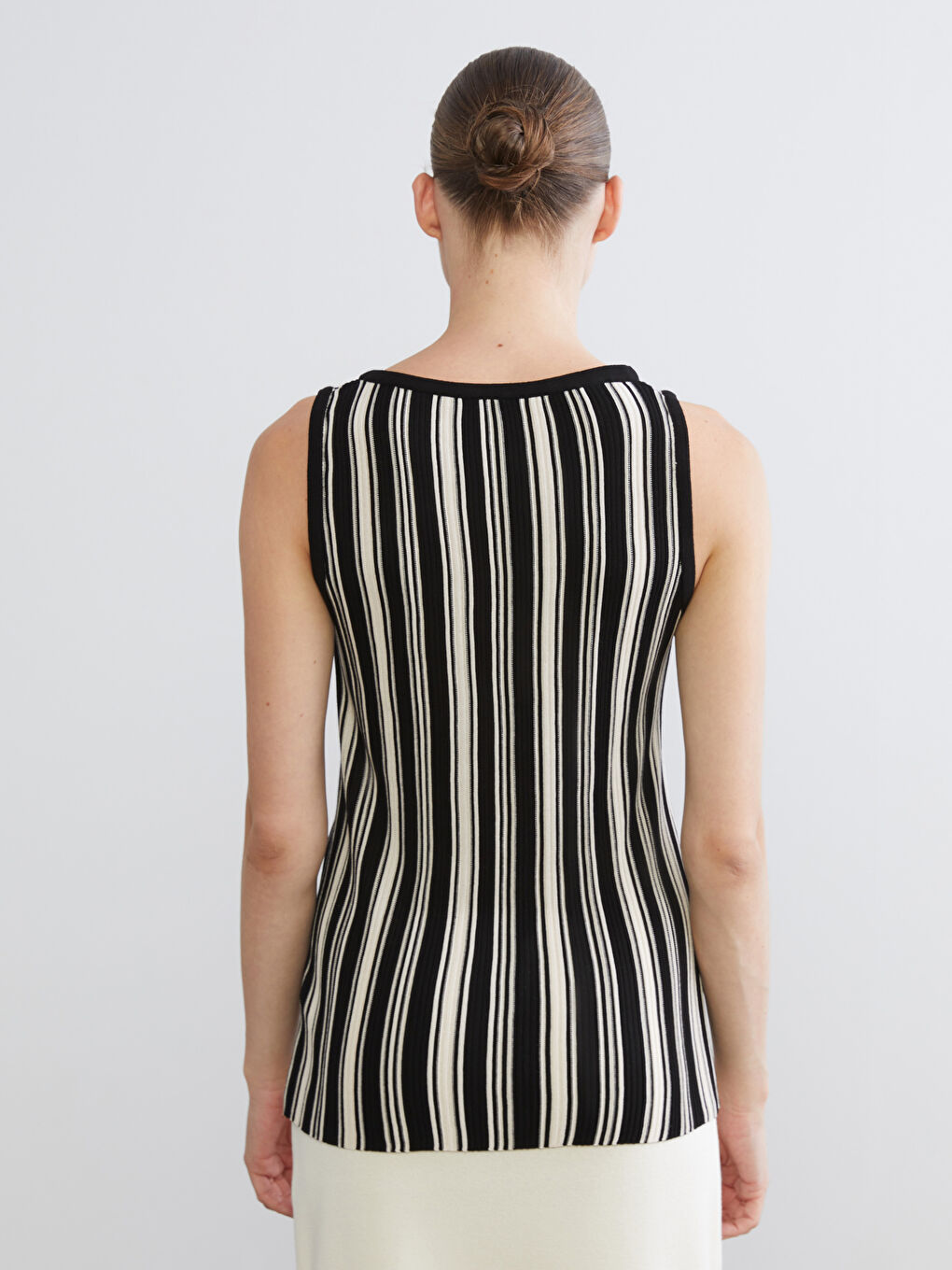 Ekru V Yaka Çizgili Kadın Triko Atlet-4