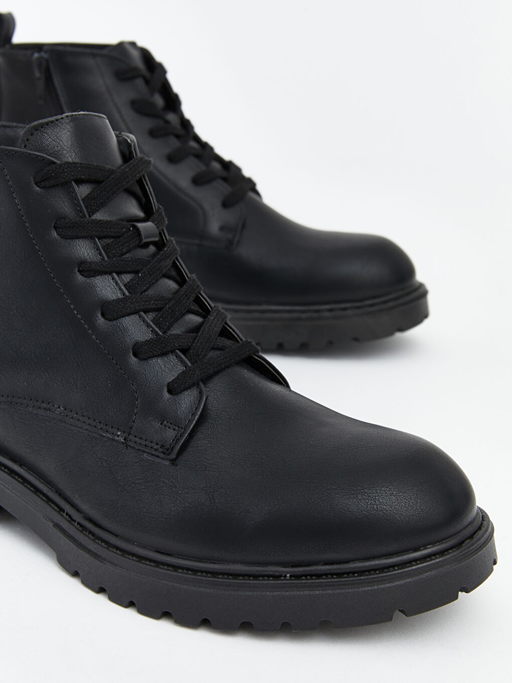 Siyah Bağcık ve Fermuarlı Deri Görünümlü Erkek Bot-2