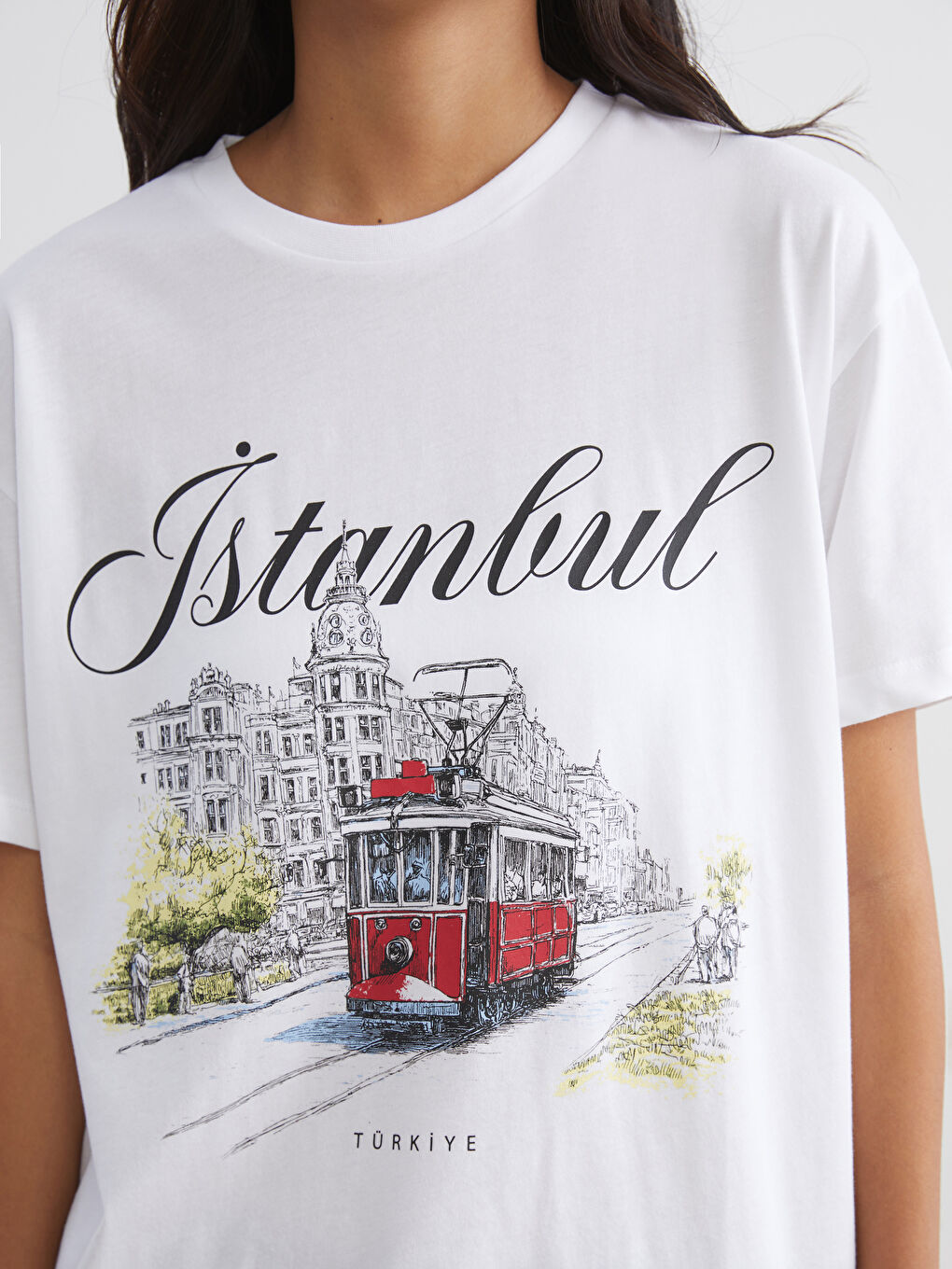 Beyaz Bisiklet Yaka İstanbul Baskılı Kadın Tişört-2