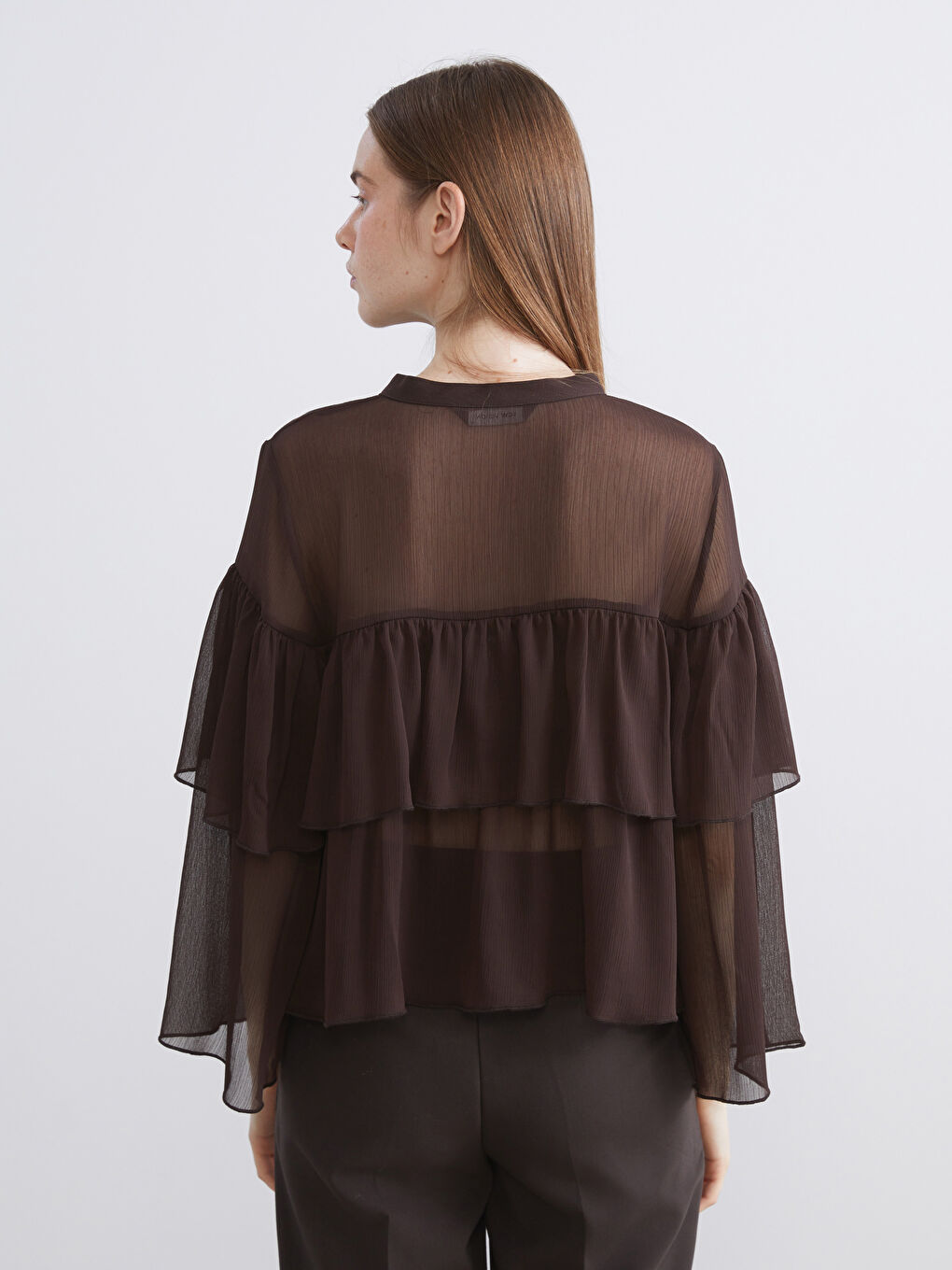 Kahverengi Bağlamalı Yaka Şifon Fırfırlı Bluz-3