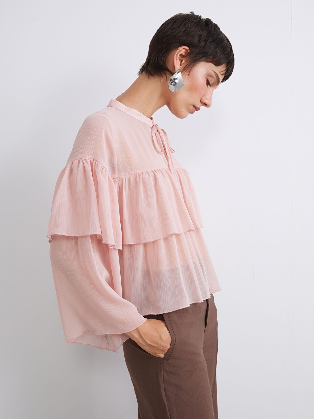 Pembe Bağlamalı Yaka Şifon Fırfırlı Bluz