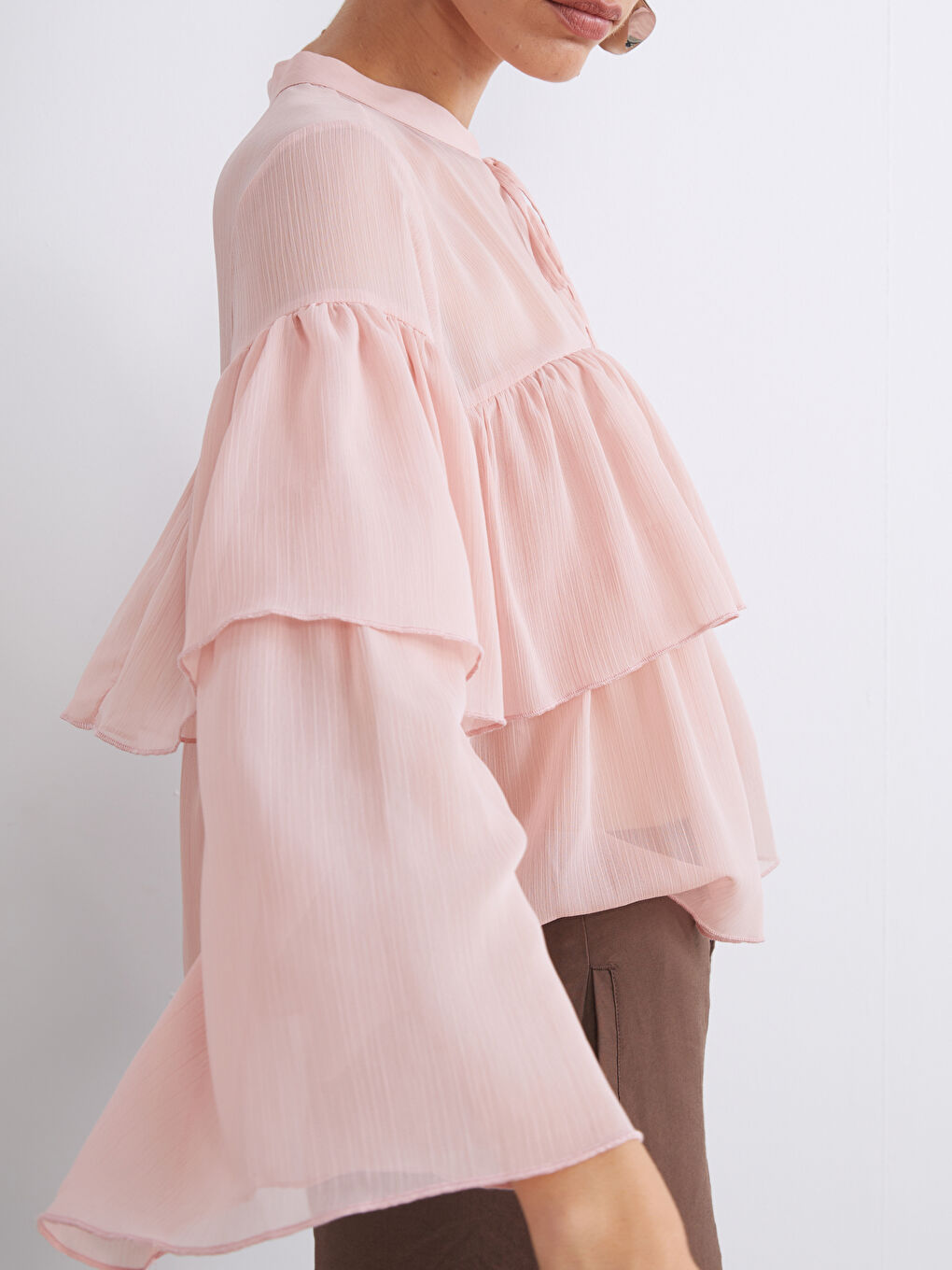 Pembe Bağlamalı Yaka Şifon Fırfırlı Bluz-2