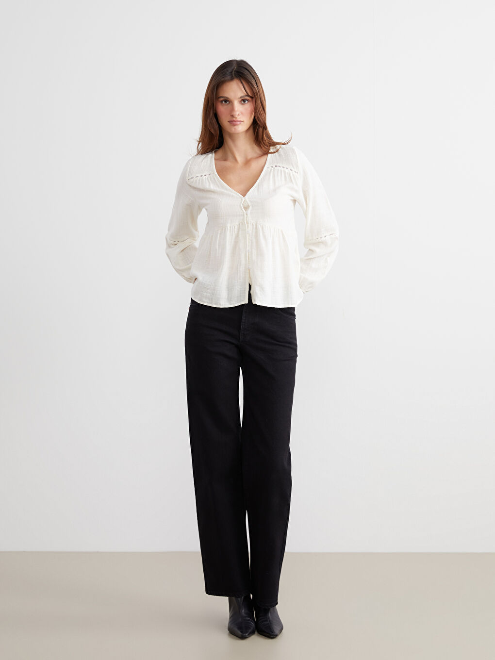 Ekru V Yaka Ajurlu Bluz-1