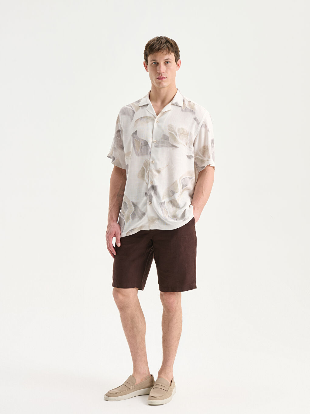 Bej Regular Fit Kısa Kollu Desenli Viskon Erkek Gömlek-1