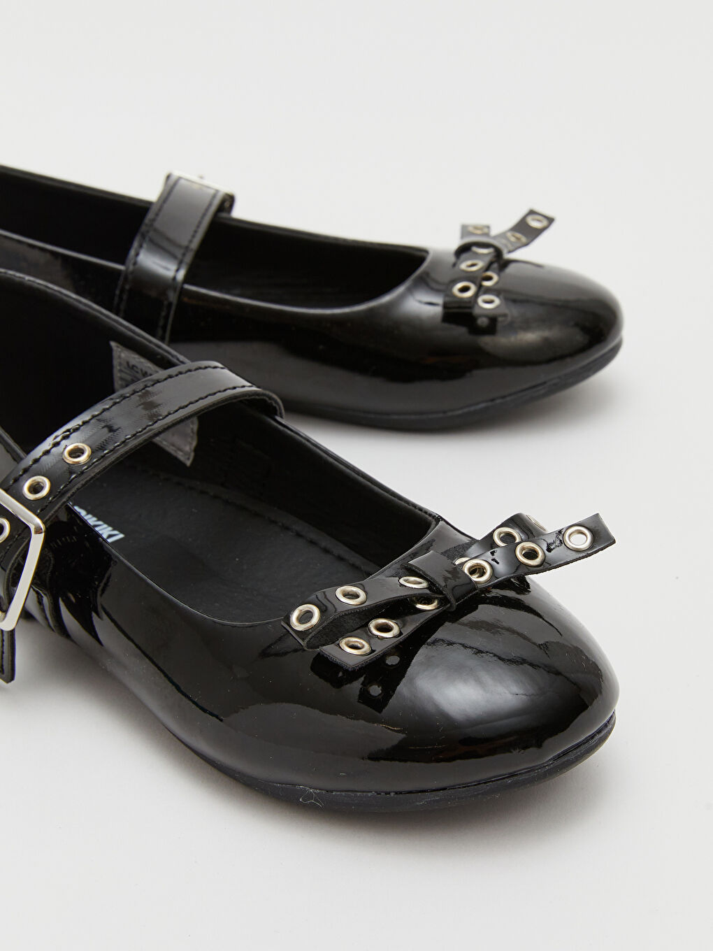 Siyah Deri Görünümlü Kız Bebek Babet-2