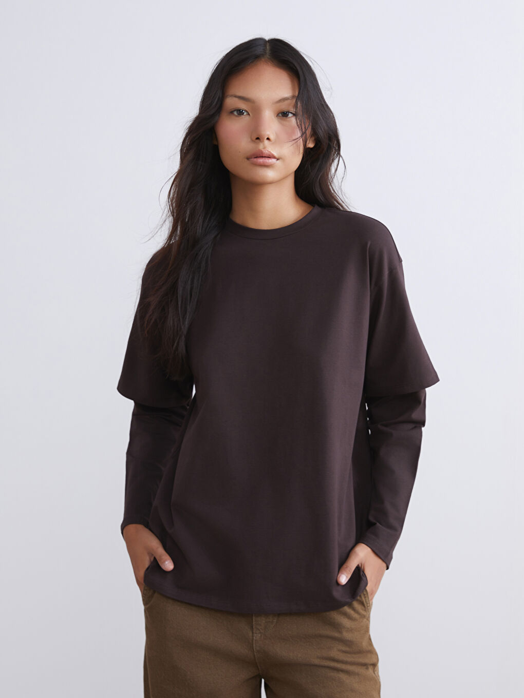 Kahverengi Bisiklet Yaka Kadın Tişört-3