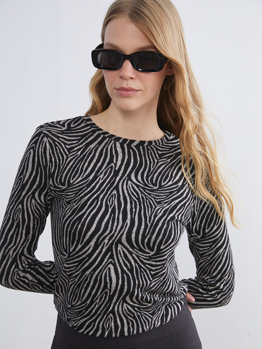 bluza s motivom s okruglim izrezom 