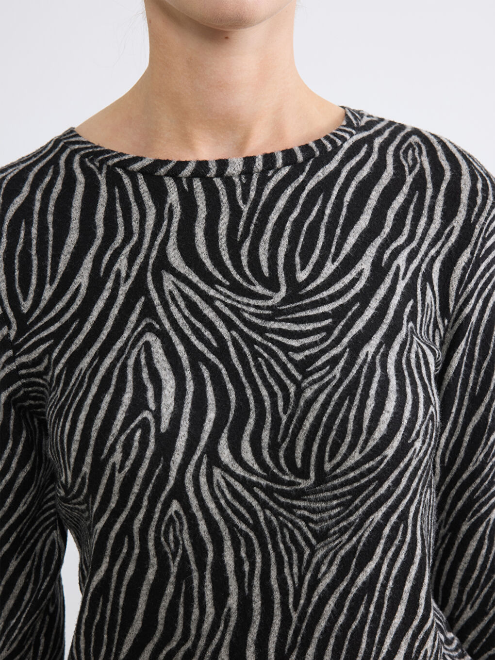 bluza s motivom s okruglim izrezom -2