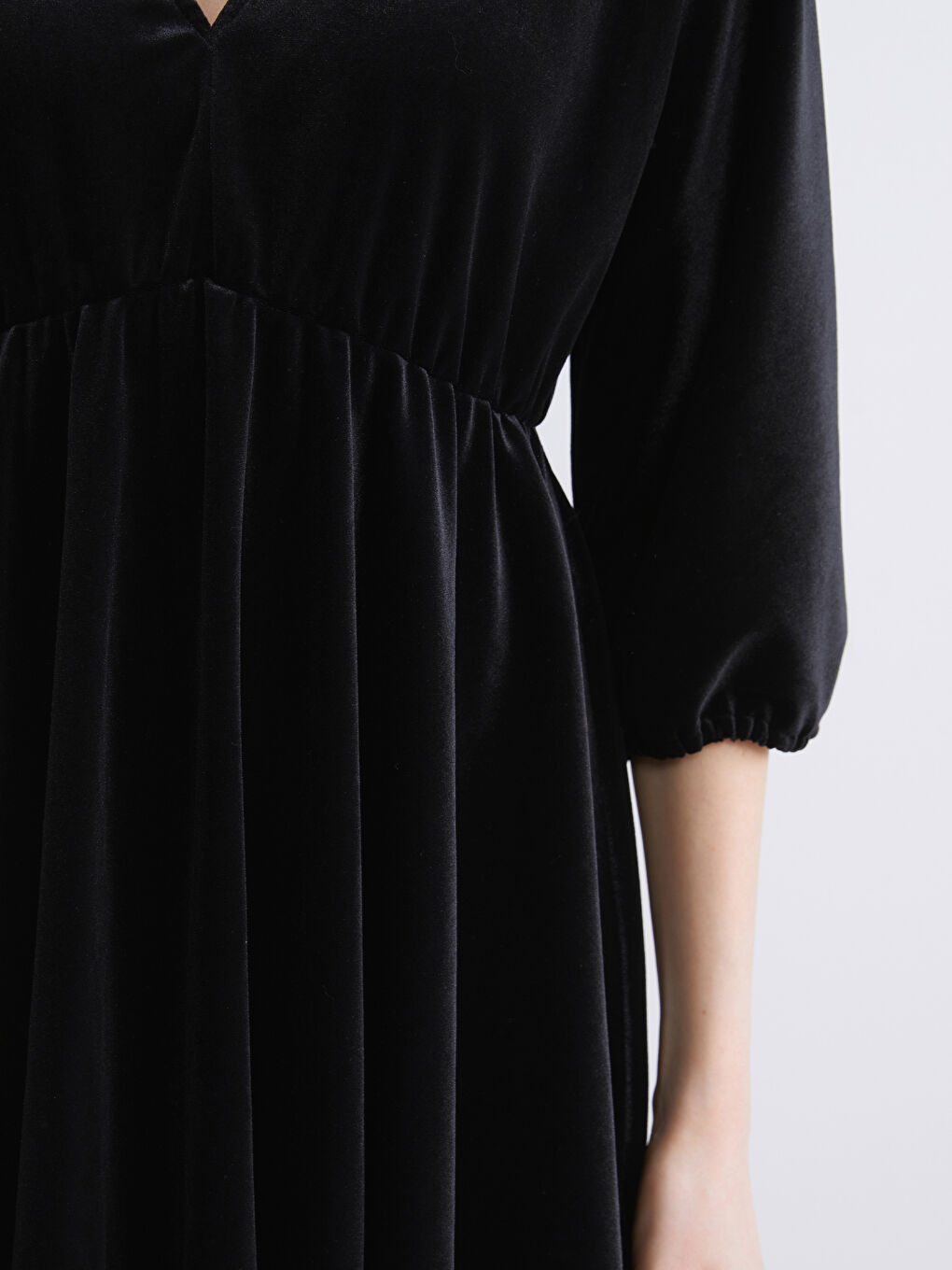 CRNA Haljina Žena-2