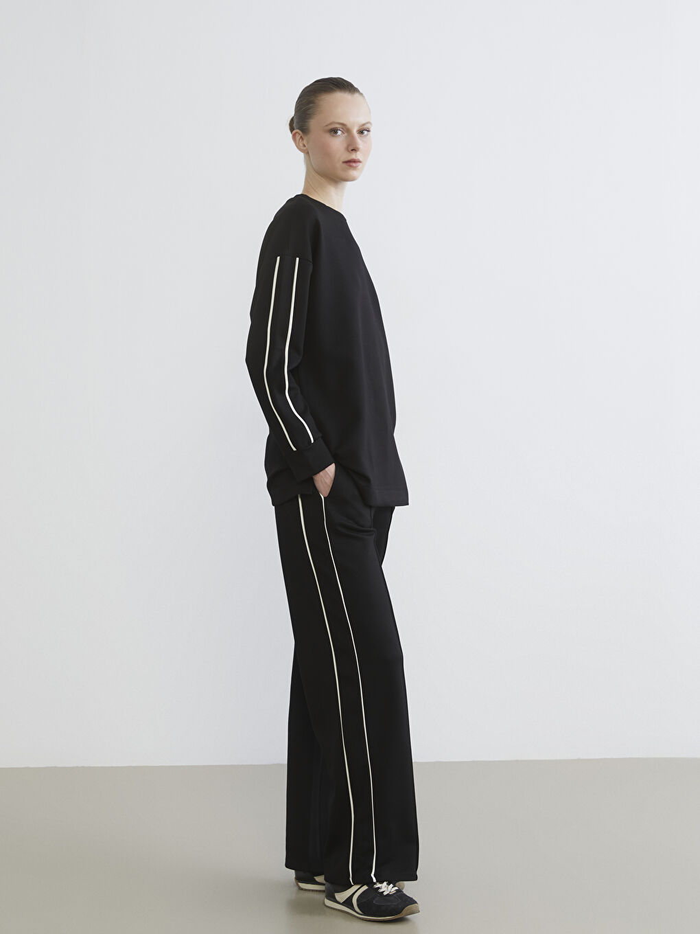 Siyah Beli Lastikli Kadın Eşofman Altı-1