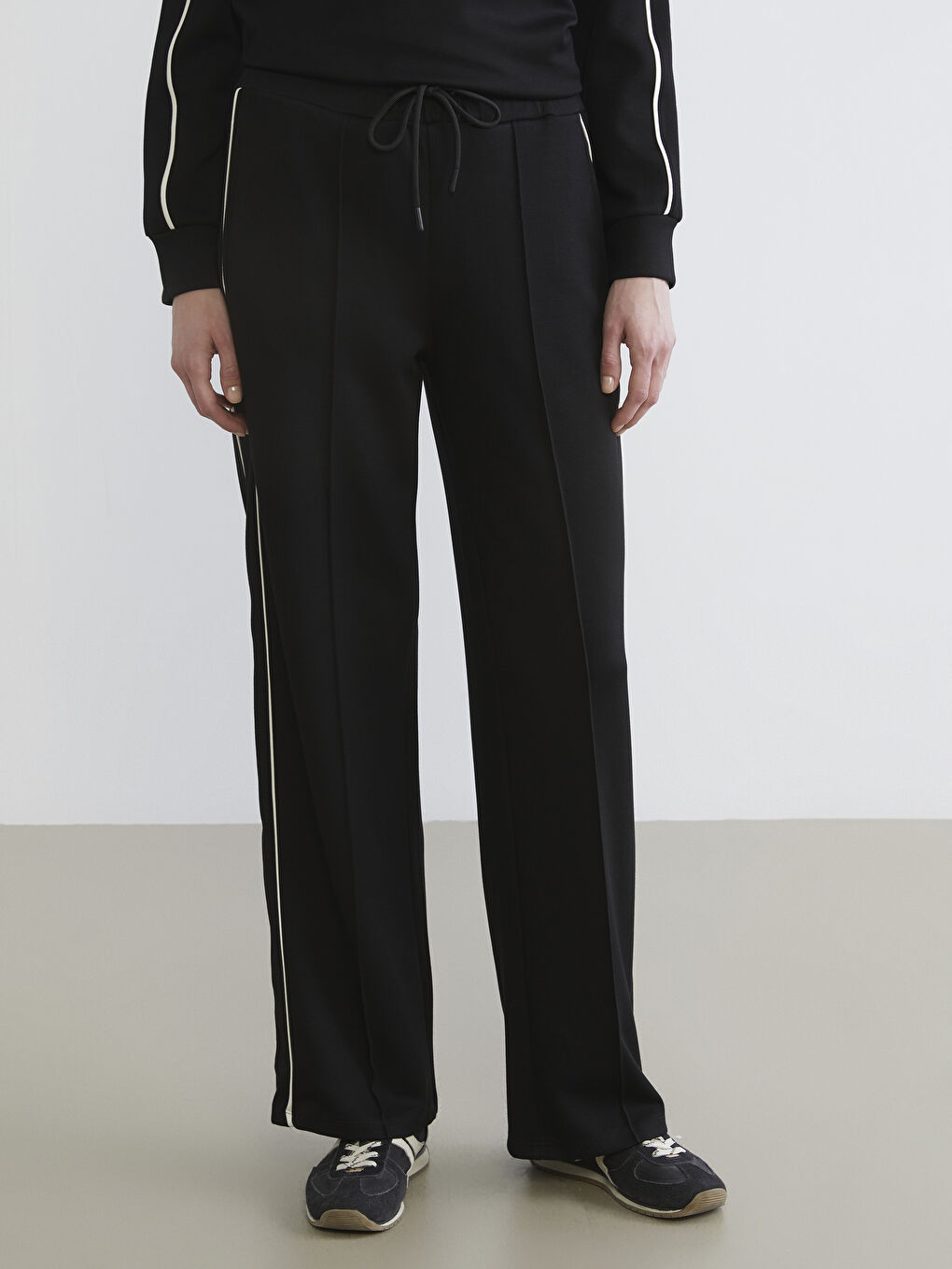 Siyah Beli Lastikli Kadın Eşofman Altı-3