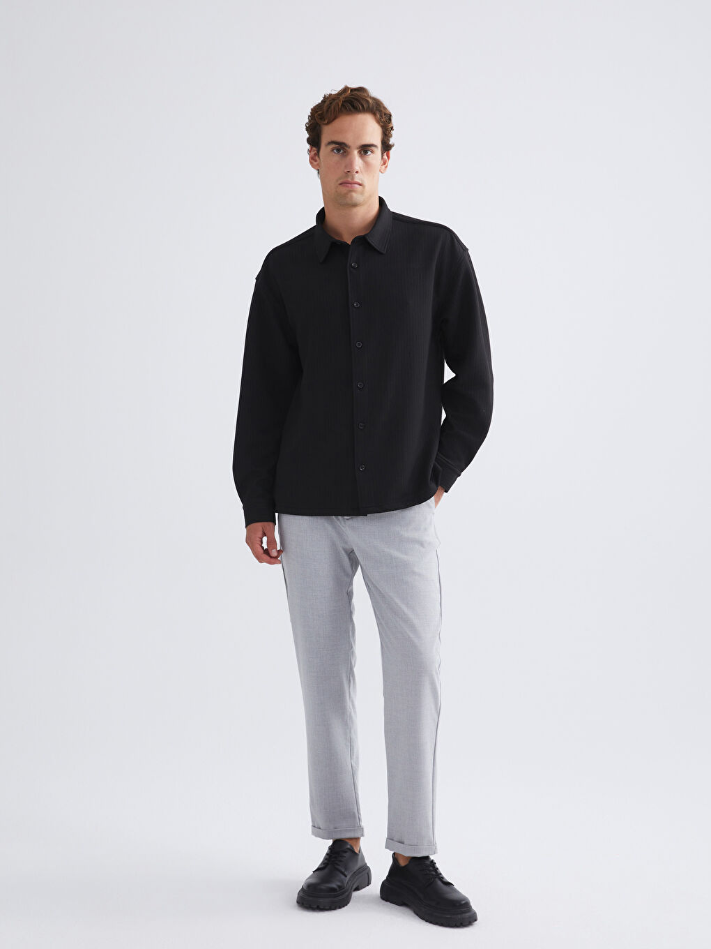 Siyah Rahat Kalıp Uzun Kollu Erkek Gömlek-1