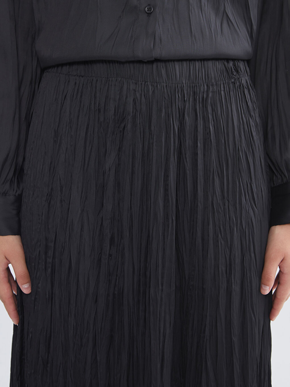 Siyah Beli Lastikli Saten Pileli Etek-2