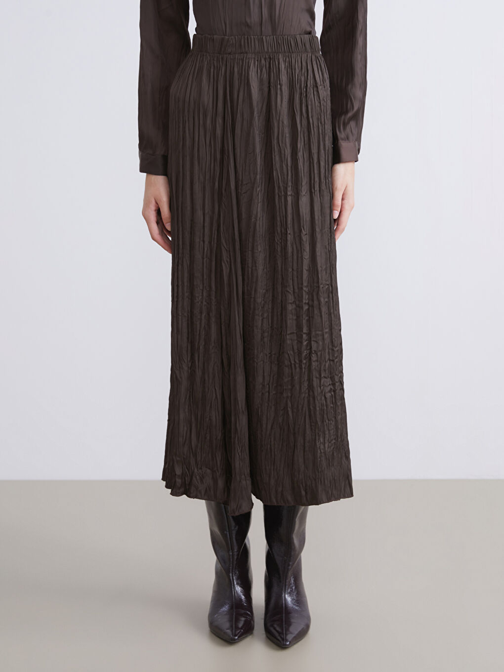 Kahverengi Beli Lastikli Saten Pileli Etek-1