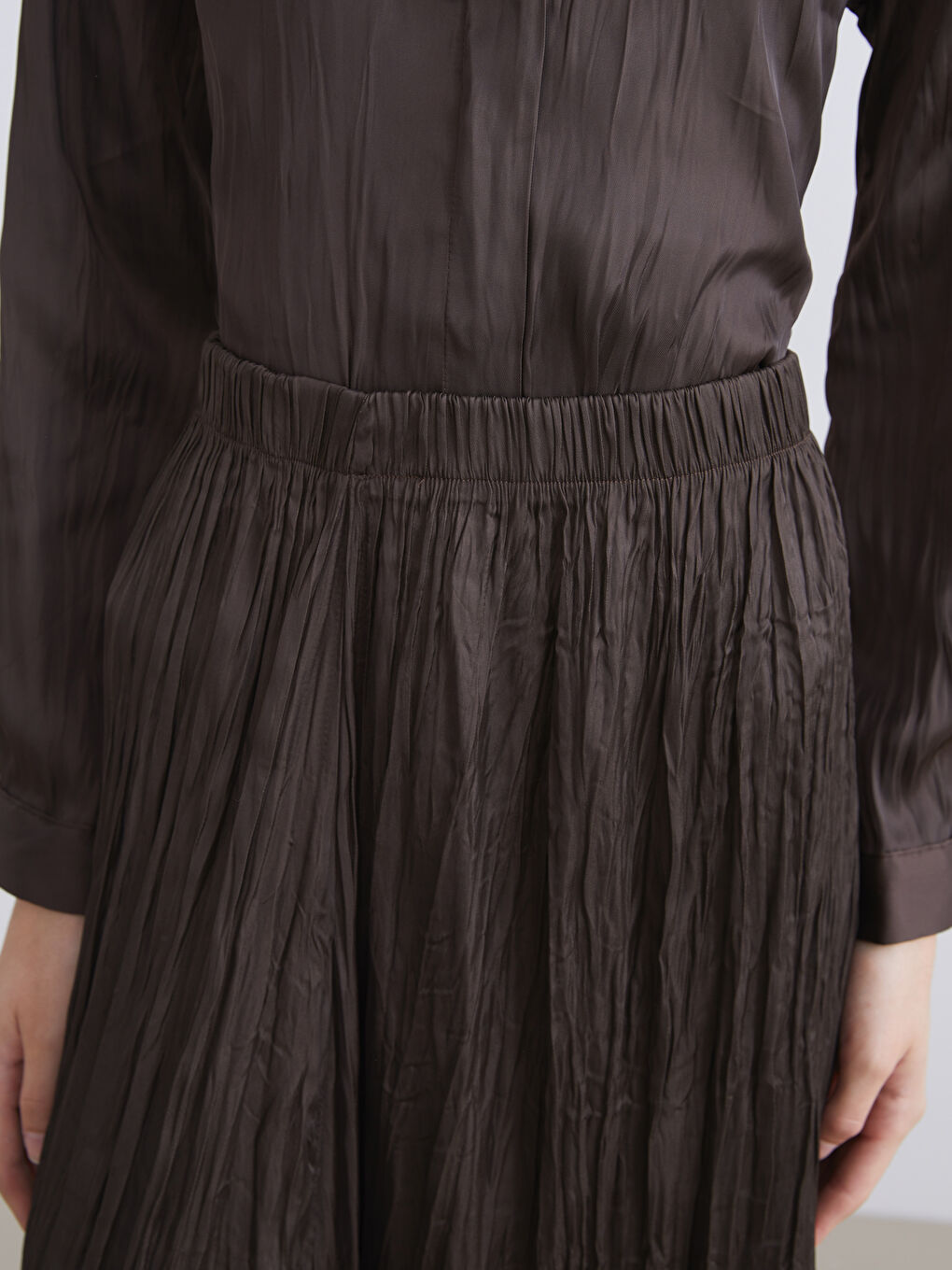 Kahverengi Beli Lastikli Saten Pileli Etek-2