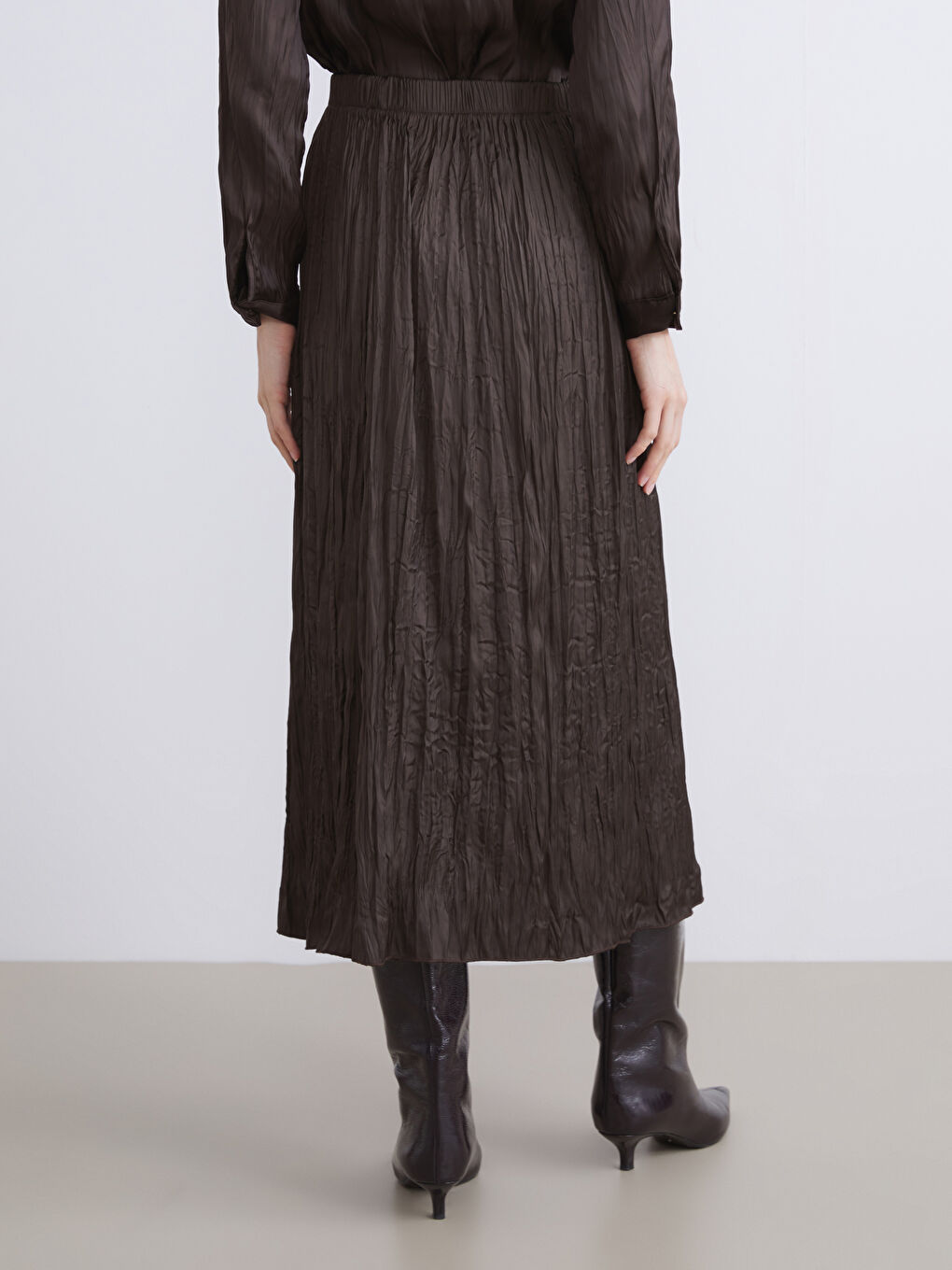 Kahverengi Beli Lastikli Saten Pileli Etek-3