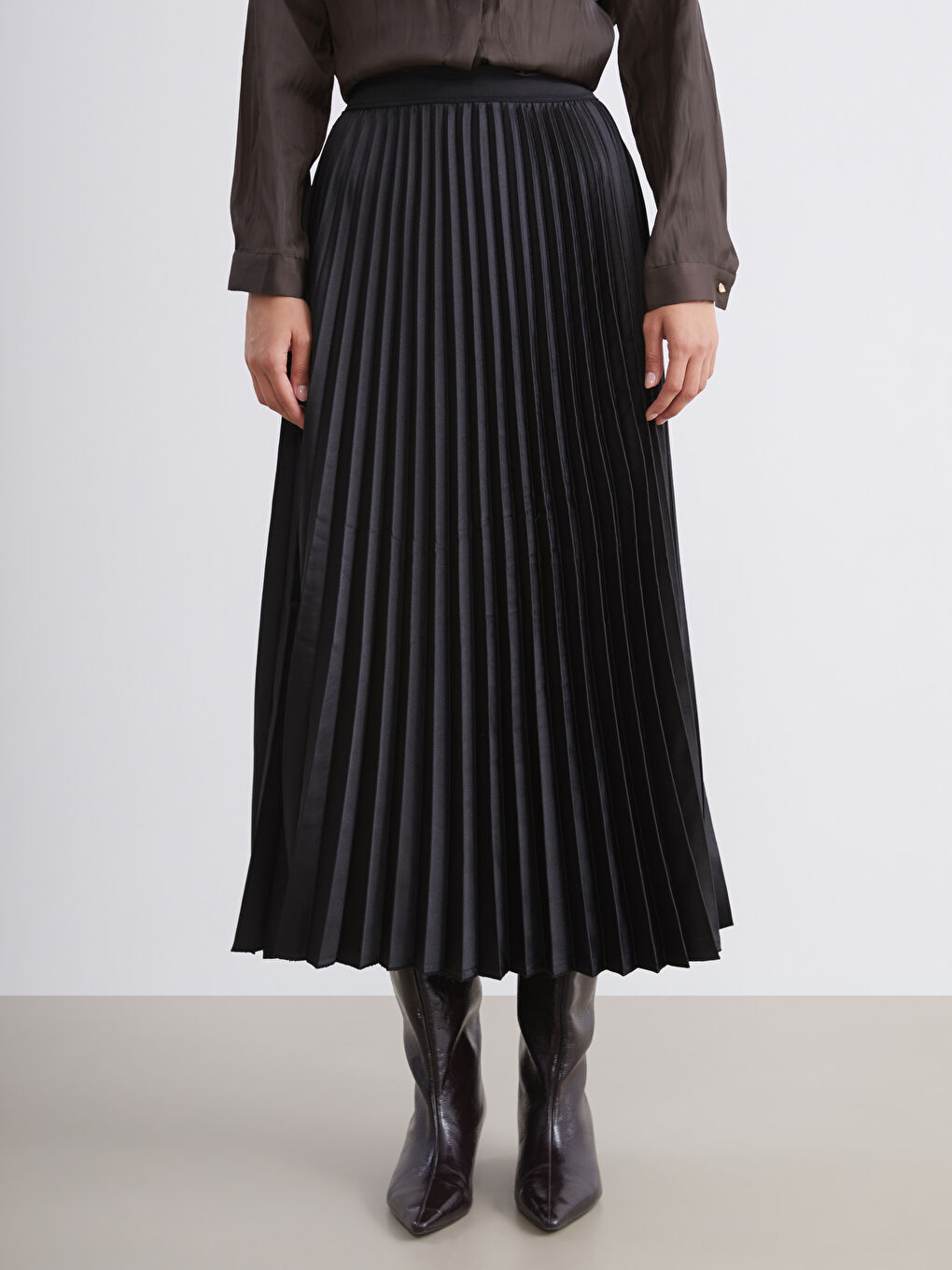 Siyah Beli Lastikli Saten Pileli Etek-1